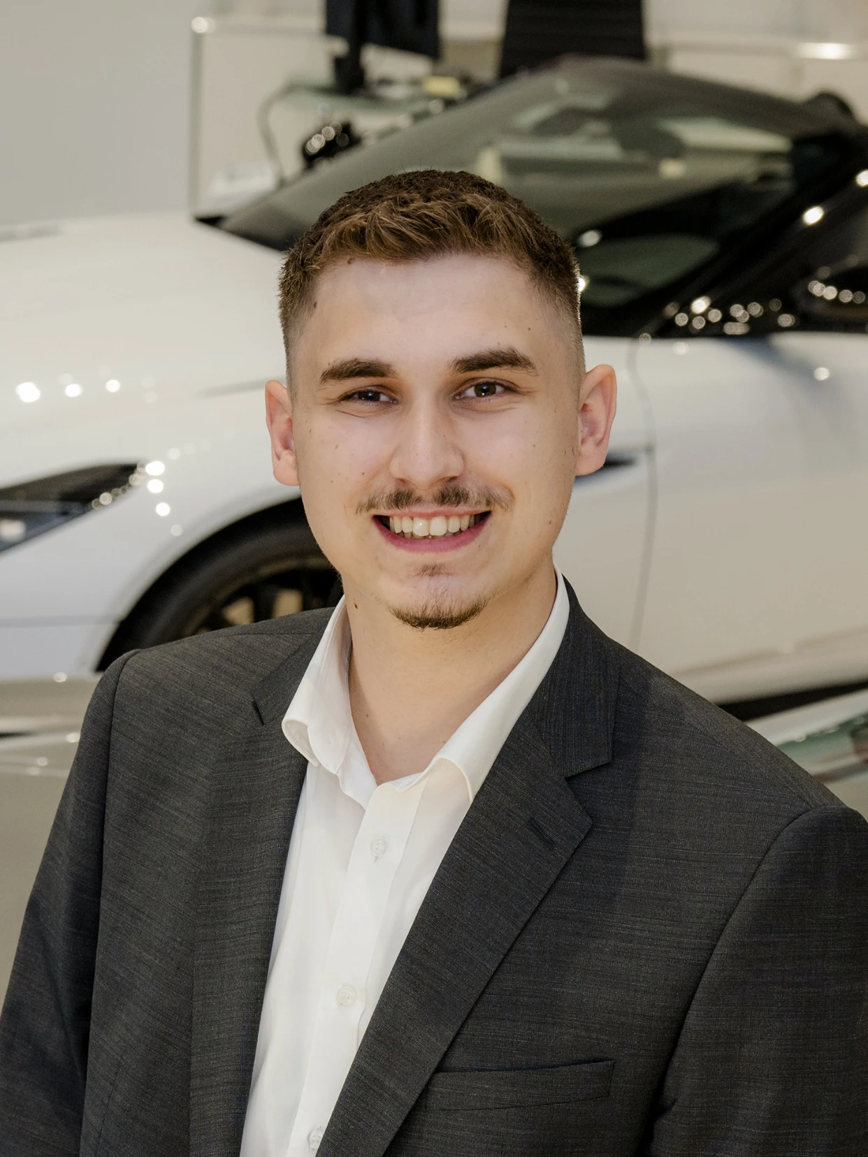 Aston Martin Mitarbeiter Leon Wolff